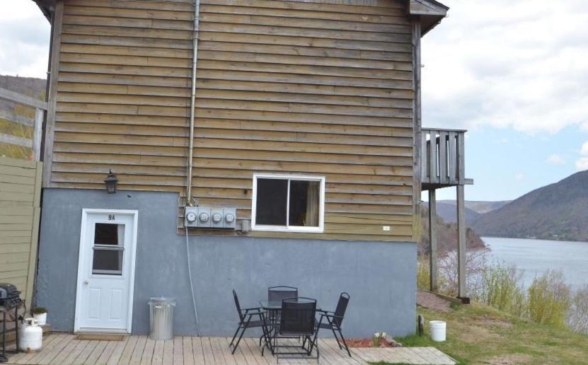 אינגוניש Knotty Pine Cottages, Suites & Motel Rooms מראה חיצוני תמונה
