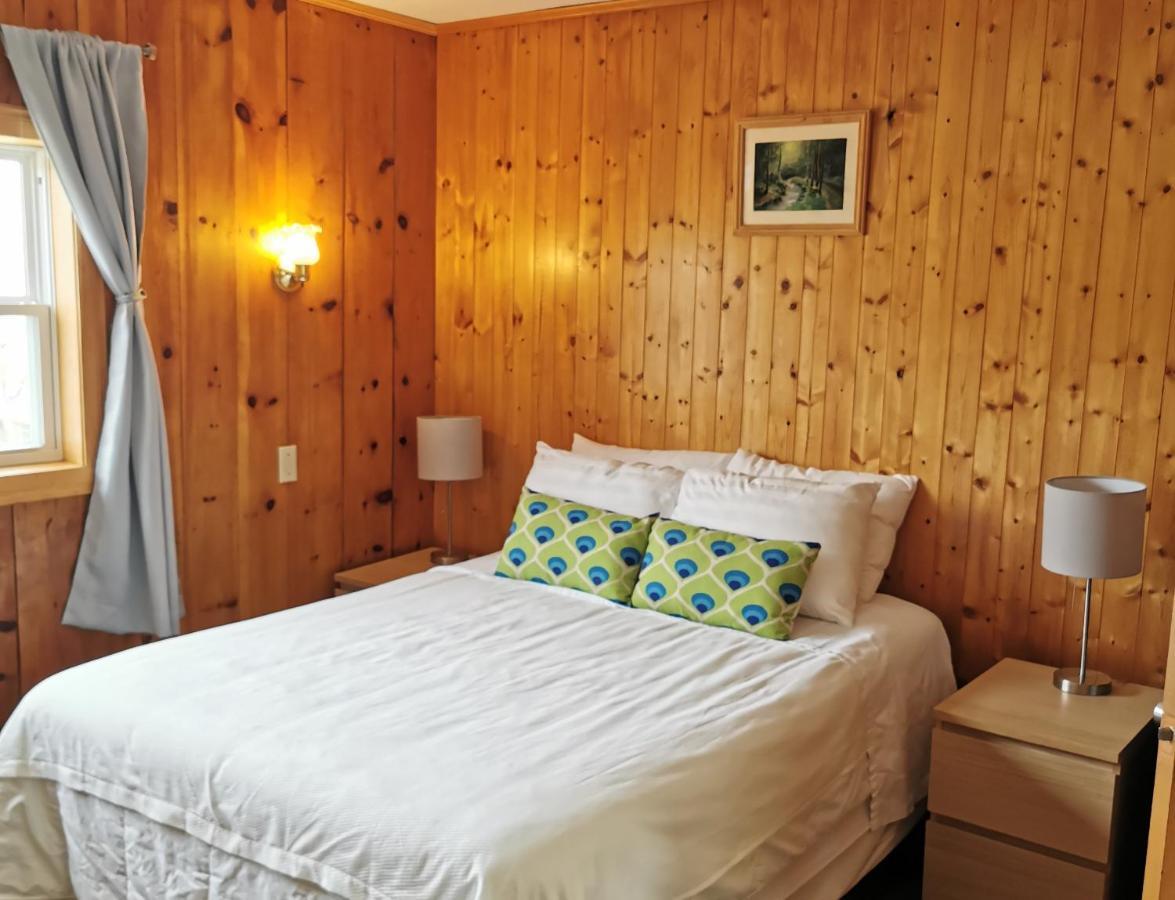 אינגוניש Knotty Pine Cottages, Suites & Motel Rooms מראה חיצוני תמונה