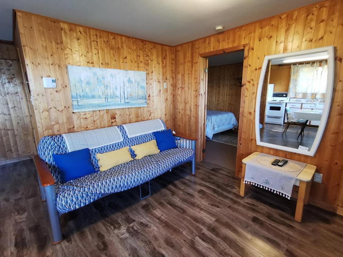 אינגוניש Knotty Pine Cottages, Suites & Motel Rooms מראה חיצוני תמונה