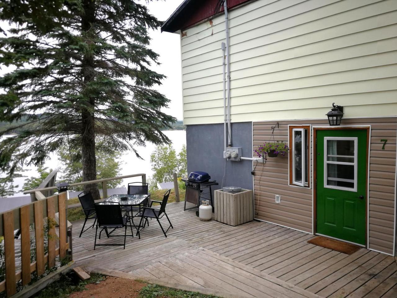 אינגוניש Knotty Pine Cottages, Suites & Motel Rooms מראה חיצוני תמונה