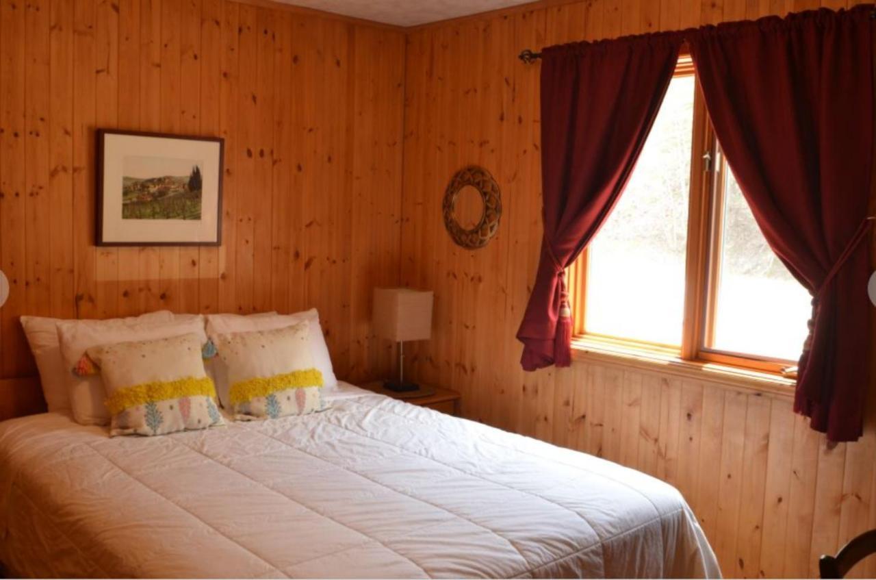 אינגוניש Knotty Pine Cottages, Suites & Motel Rooms מראה חיצוני תמונה