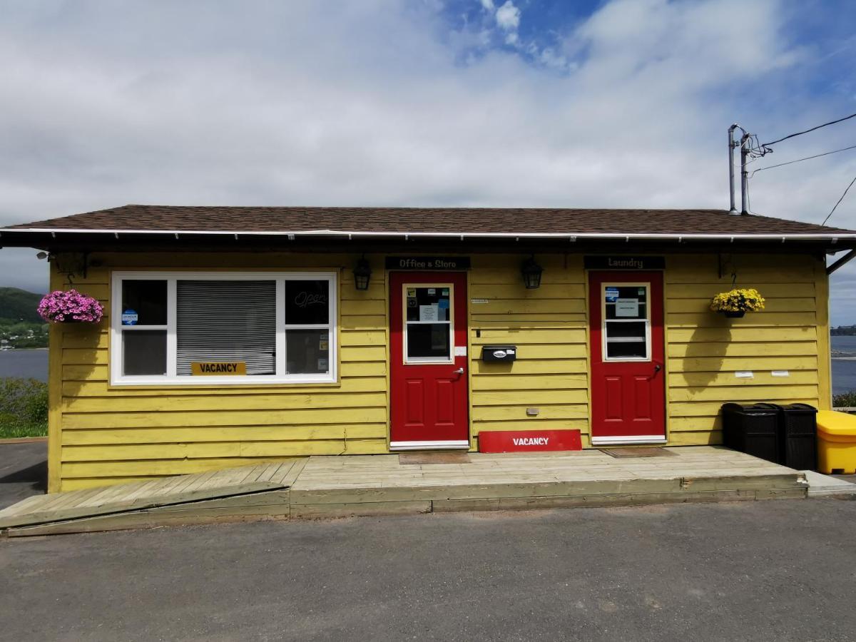 אינגוניש Knotty Pine Cottages, Suites & Motel Rooms מראה חיצוני תמונה