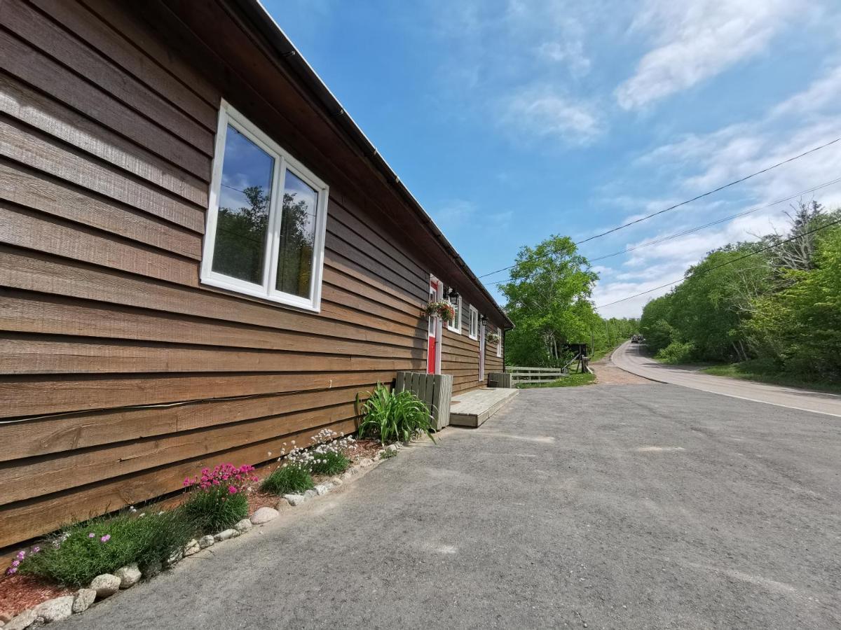 אינגוניש Knotty Pine Cottages, Suites & Motel Rooms מראה חיצוני תמונה