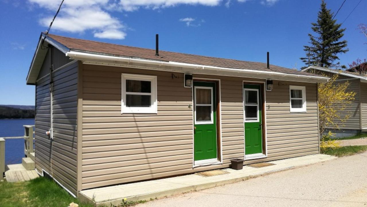 אינגוניש Knotty Pine Cottages, Suites & Motel Rooms מראה חיצוני תמונה