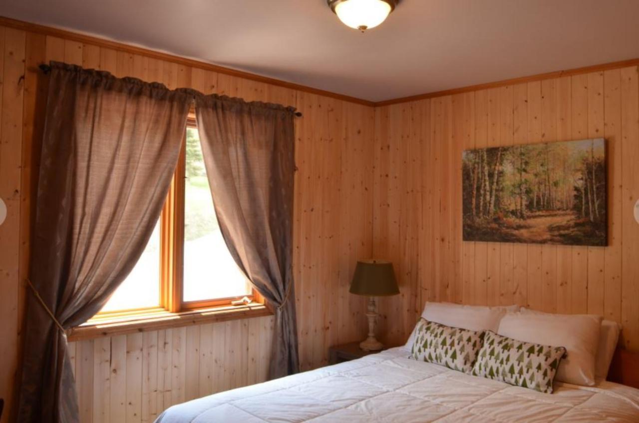 אינגוניש Knotty Pine Cottages, Suites & Motel Rooms מראה חיצוני תמונה