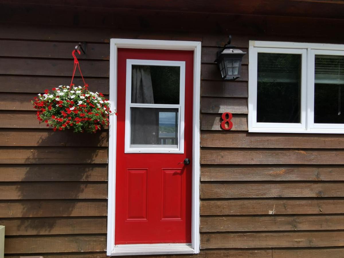 אינגוניש Knotty Pine Cottages, Suites & Motel Rooms מראה חיצוני תמונה